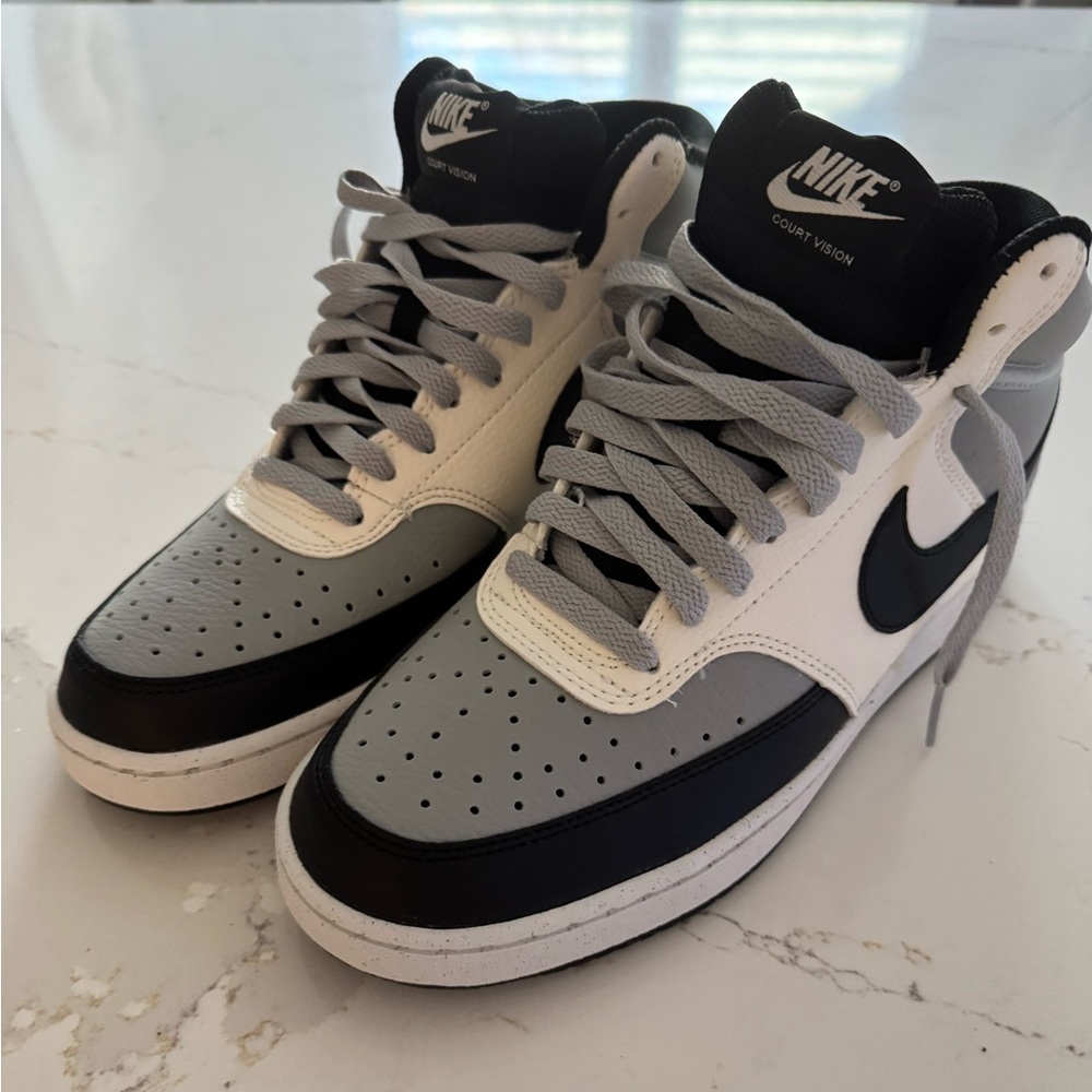 Nike Court Vision Mid Next
Black, White and Grey